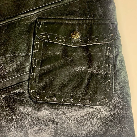 Quicksilver Leather Snowboard/Ski Mens Jacket. Size M. Faux fur hood, zip front - Picture 7 of 16